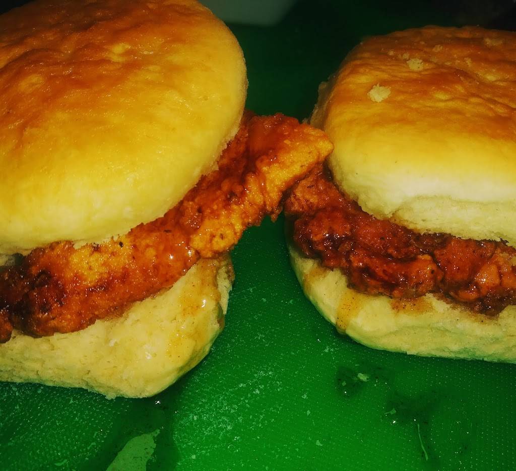 The Chicken Spot | restaurant | 204 W 10th St, Wilmington, DE 19801, USA | 3023582381 OR +1 302-358-2381