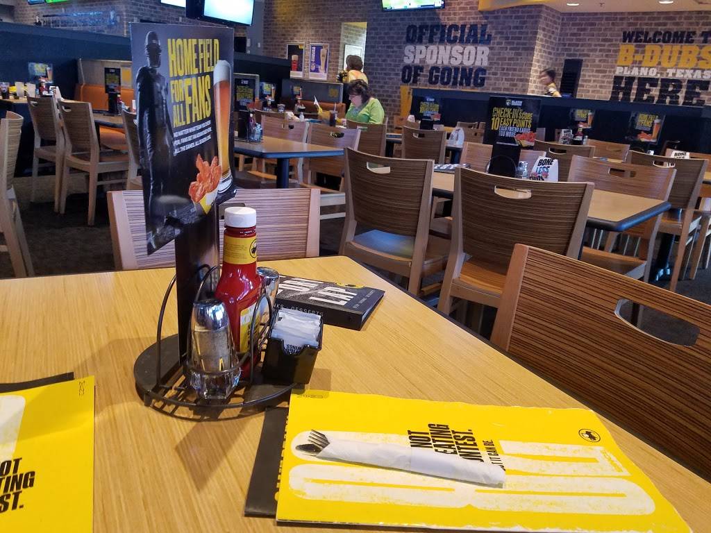 Buffalo Wild Wings | restaurant | 3625 Central Expy Suite 100, Plano, TX 75023, USA | 4694679464 OR +1 469-467-9464