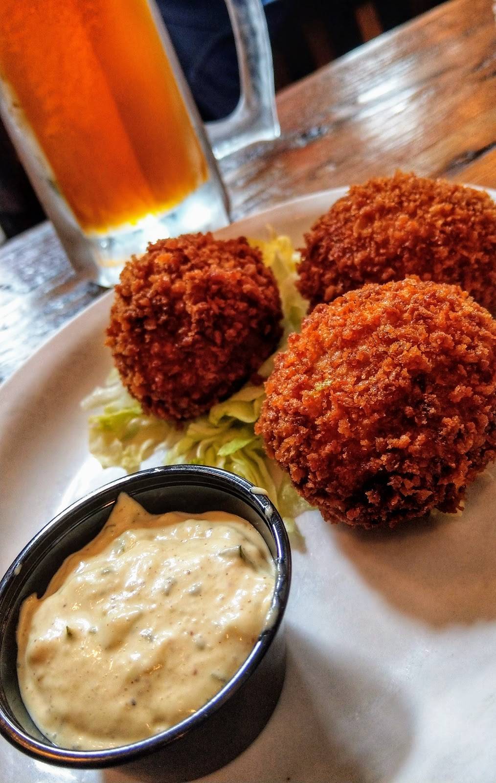 The Dublin Village Tavern | restaurant | 27 S High St, Dublin, OH 43017, USA | 6147666250 OR +1 614-766-6250