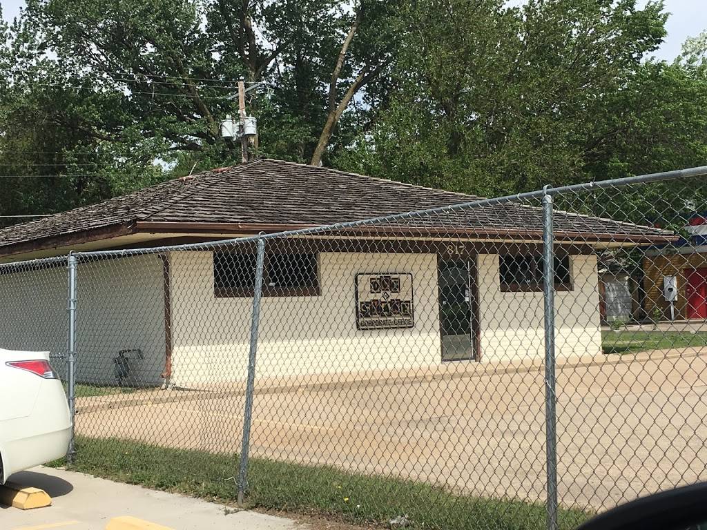 Dog-N-Shake Corporate Office | restaurant | 817 Oliver, Wichita, KS 67218, USA | 3166813072 OR +1 316-681-3072