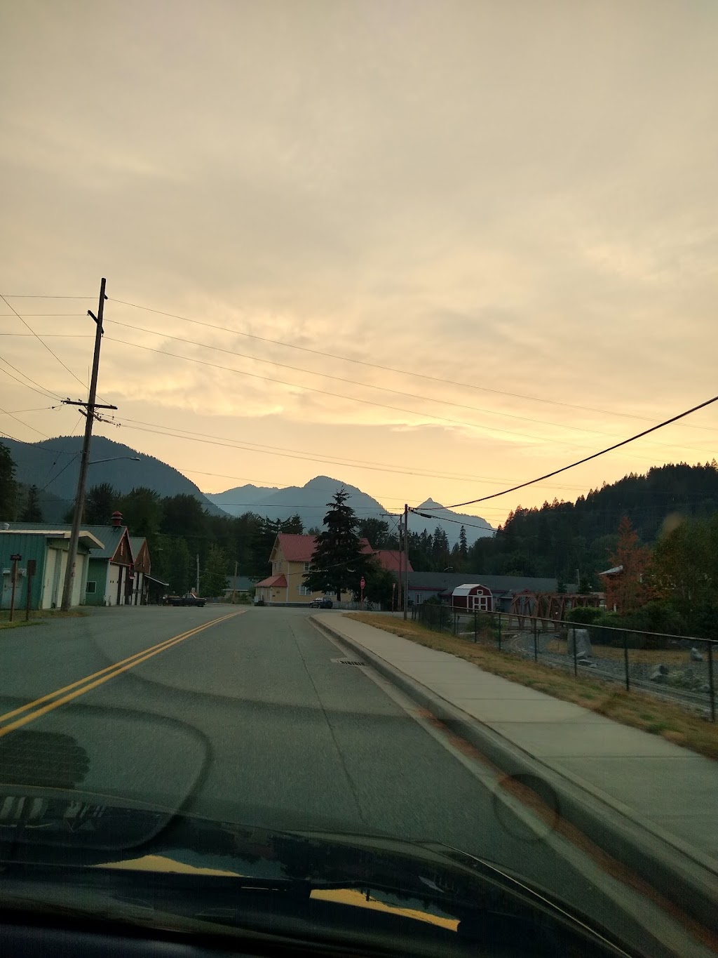 Cascadia Inn | restaurant | 210 E Railroad Ave, Skykomish, WA 98288, USA | 3606772030 OR +1 360-677-2030