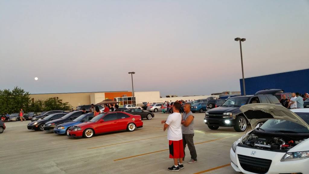 Studio Movie Grill Tampa | restaurant | University Mall, 12332 University Mall Ct, Tampa, FL 33612, USA | 8132413800 OR +1 813-241-3800