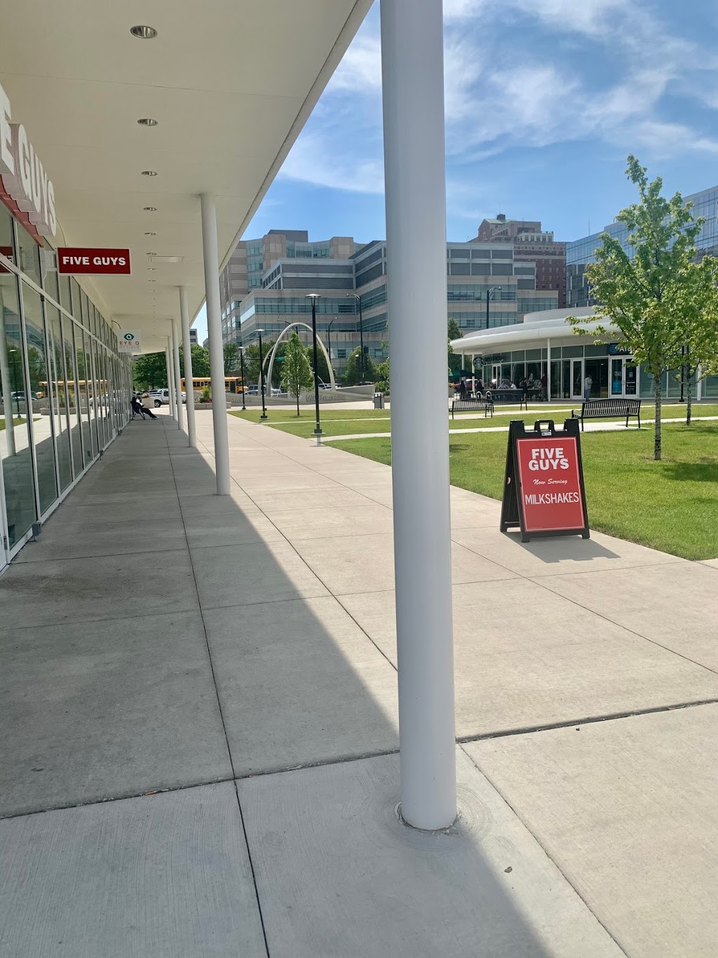 Five Guys | meal takeaway | 709 S Seeley Ave, Chicago, IL 60612, USA | 3122852709 OR +1 312-285-2709