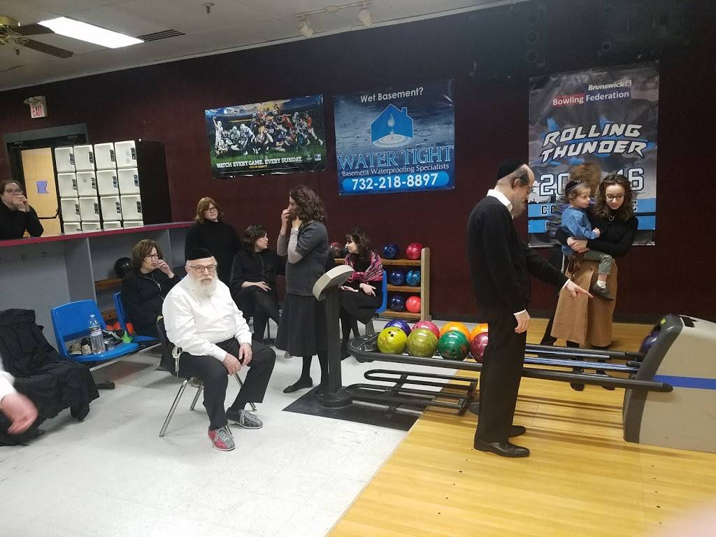 Woodbridge Bowling Center | meal takeaway | 346 Main St #1226, Woodbridge, NJ 07095, USA | 7326344520 OR +1 732-634-4520