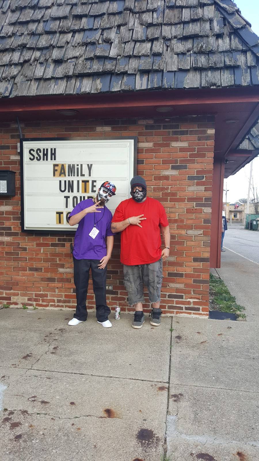 Shadows Bar and Grill | restaurant | 6699 W 130th St, Parma Heights, OH 44130, USA | 2162350654 OR +1 216-235-0654