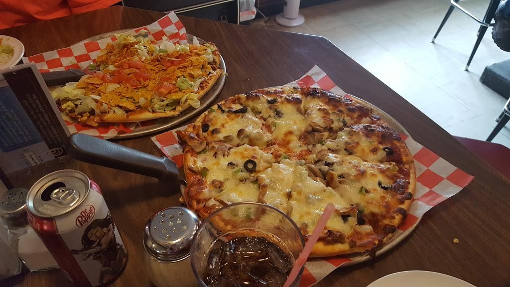 The Pizza Place | restaurant | 26166 208th Ave, Delhi, IA 52223, USA | 5639222328 OR +1 563-922-2328