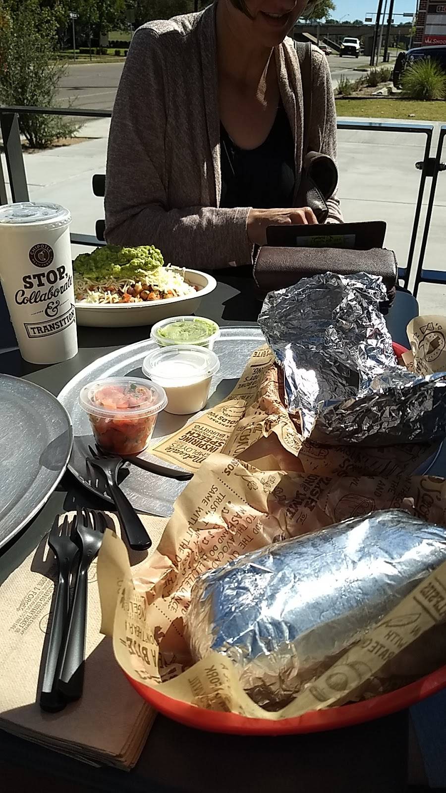 Chipotle Mexican Grill | restaurant | 721 S 4th St Ste 100, Waco, TX 76706, USA | 2547520001 OR +1 254-752-0001