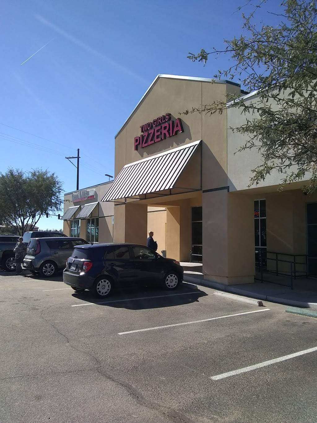 Two Girls Pizzeria | restaurant | 140 W Duval Mine Rd # 108, Green Valley, AZ 85614, USA | 5206257499 OR +1 520-625-7499