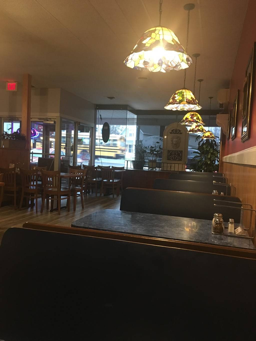 Vinces New York Pizza | restaurant | 17520 Virginia Ave, Hagerstown, MD 21740, USA | 3015824400 OR +1 301-582-4400