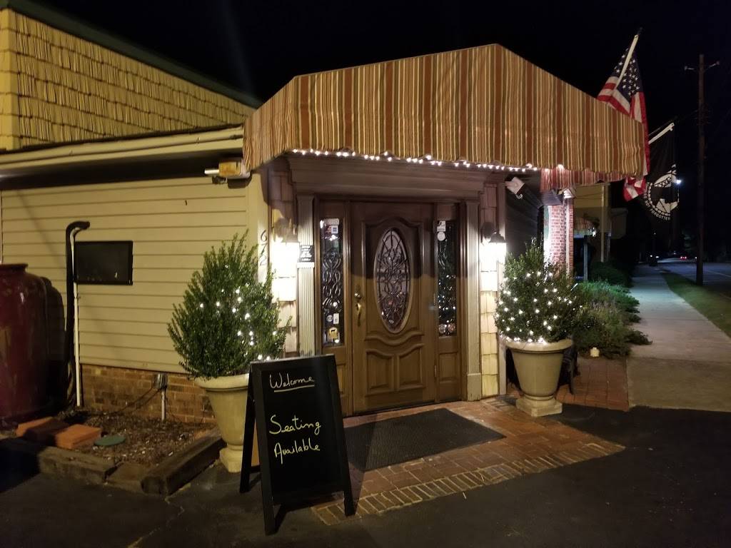 Beefeaters | restaurant | 672 SW Broad St, Southern Pines, NC 28387, USA | 9106925550 OR +1 910-692-5550