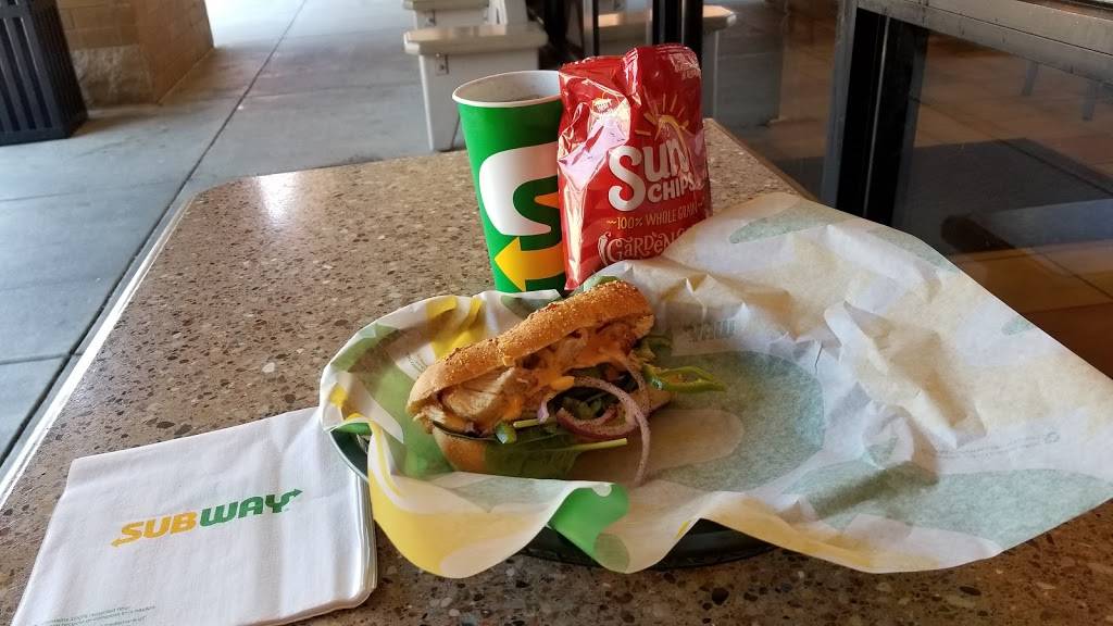 Subway | restaurant | 108 S Buchanan St, Edwardsville, IL 62025, USA | 6186566671 OR +1 618-656-6671