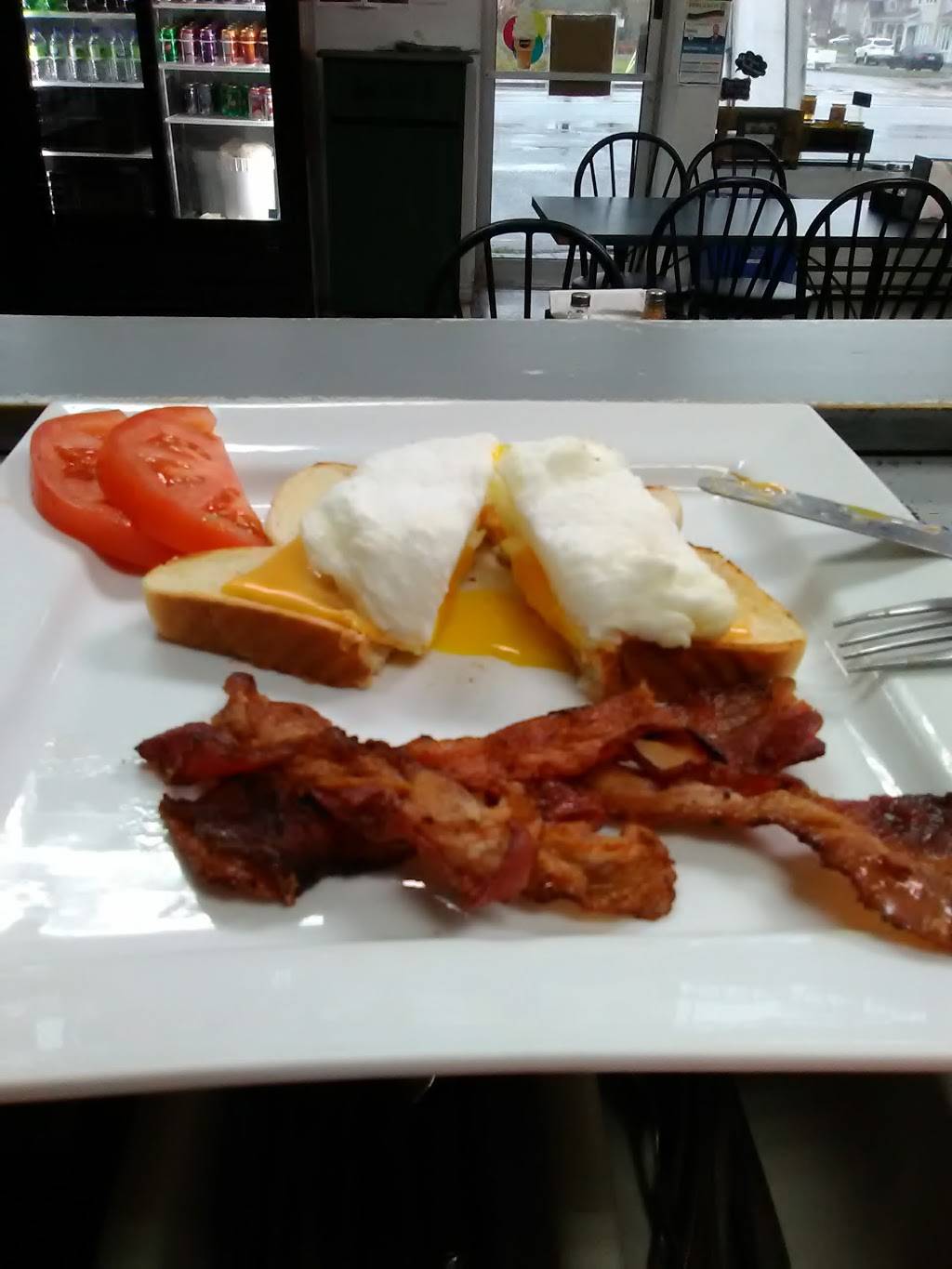 Resto Les Petits Delices | restaurant | Saint-Alexandre, QC J0J 1S0, Canada | 4384983354 OR +1 438-498-3354