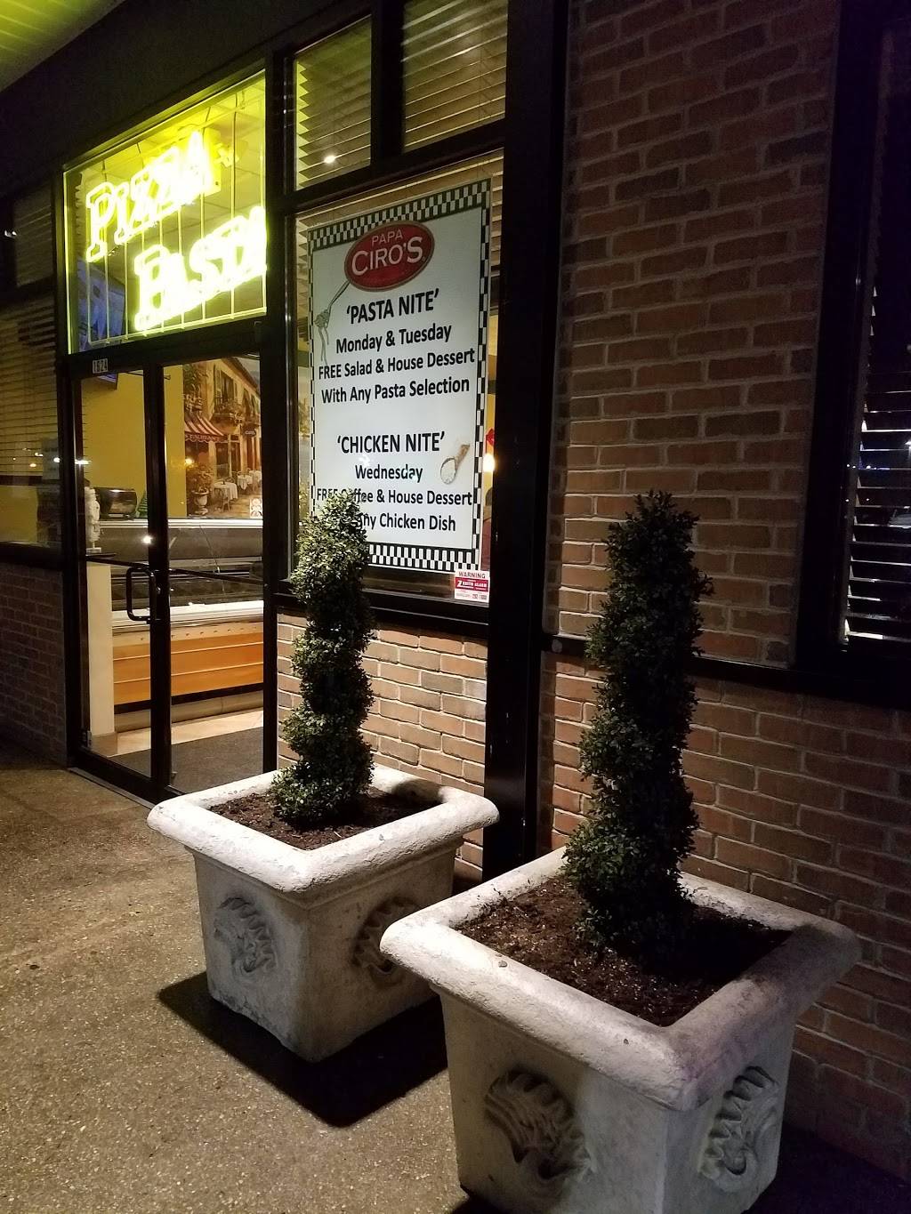 Papa Ciros | restaurant | 1624 Marcus Ave, New Hyde Park, NY 11040, USA | 5163544051 OR +1 516-354-4051