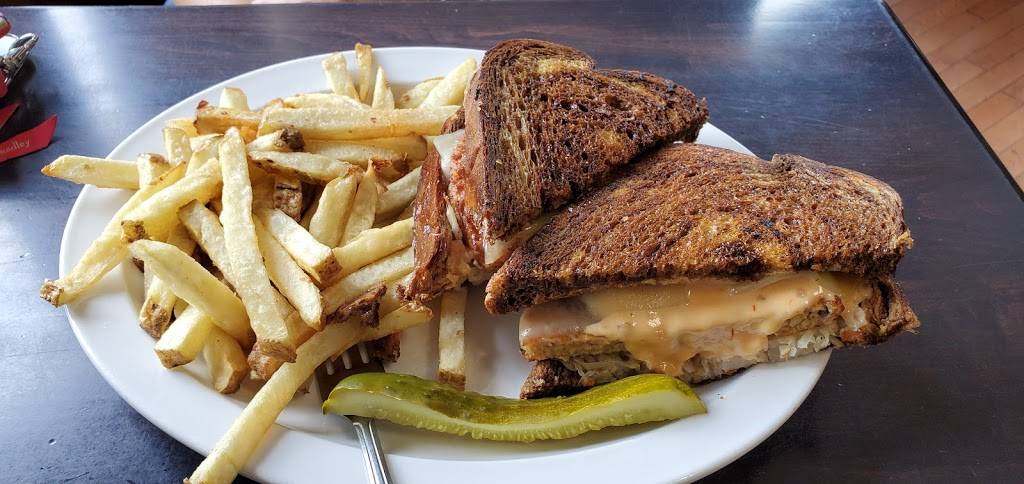 Falls Market Restaurant & Inn | restaurant | 69 Main St, Ohiopyle, PA 15470, USA | 7243294973 OR +1 724-329-4973