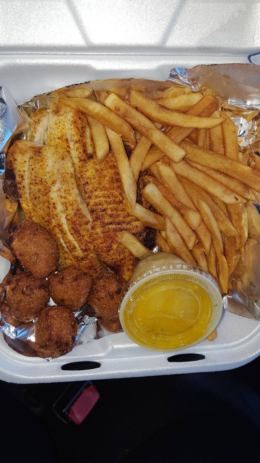 West Fortune Street Fish Market | restaurant | 1926 W Main St, Tampa, FL 33607, USA | 8132541741 OR +1 813-254-1741