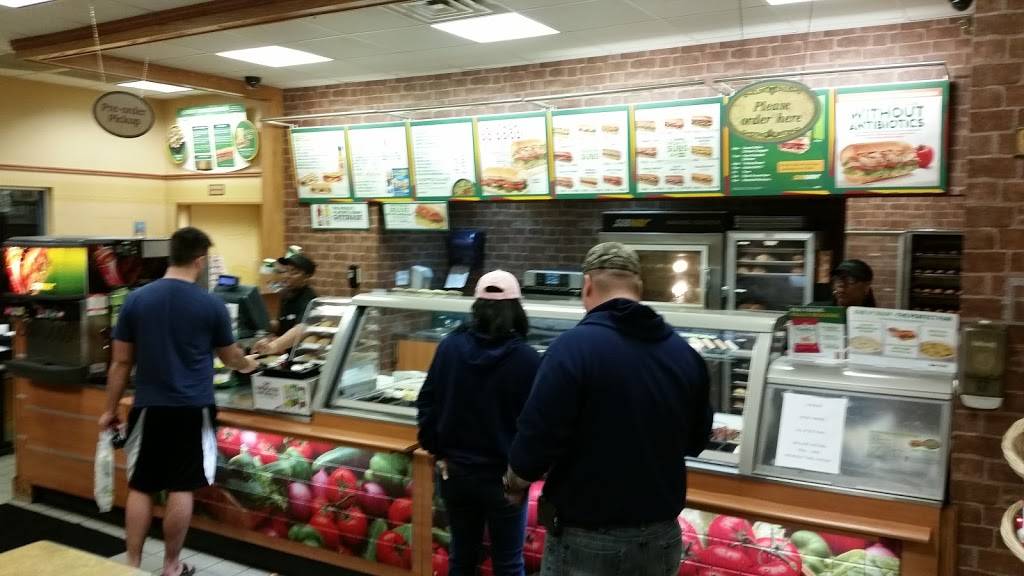 Subway | restaurant | 3035 Old Forest Rd, Lynchburg, VA 24501, USA | 4343857294 OR +1 434-385-7294