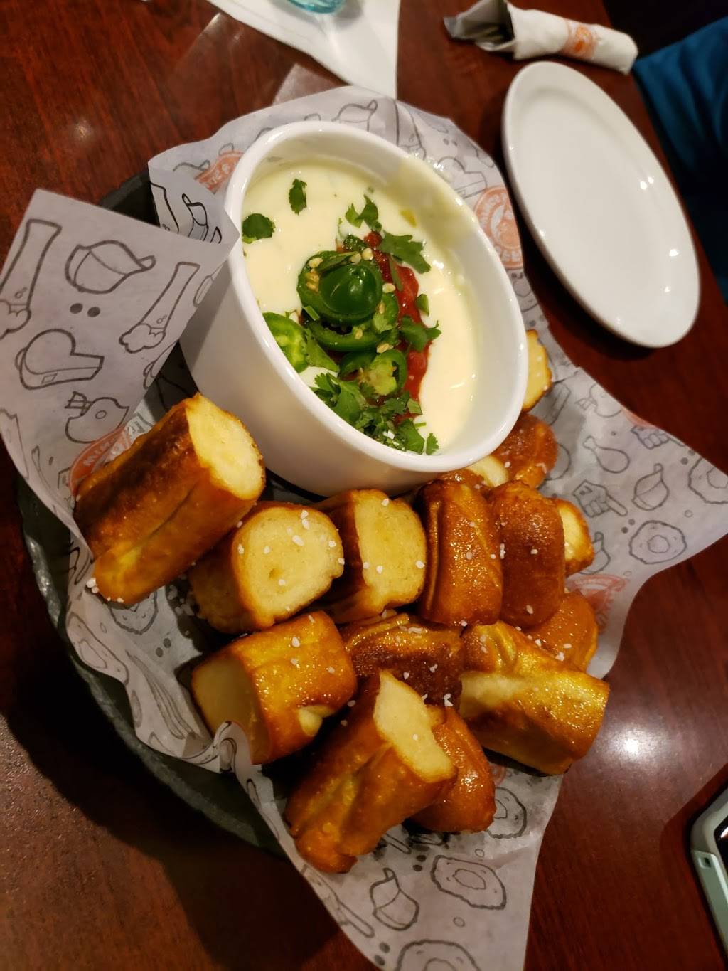 Buffalo Wings & Rings | restaurant | 6325 E Broad St, Columbus, OH 43213, USA | 6148569464 OR +1 614-856-9464