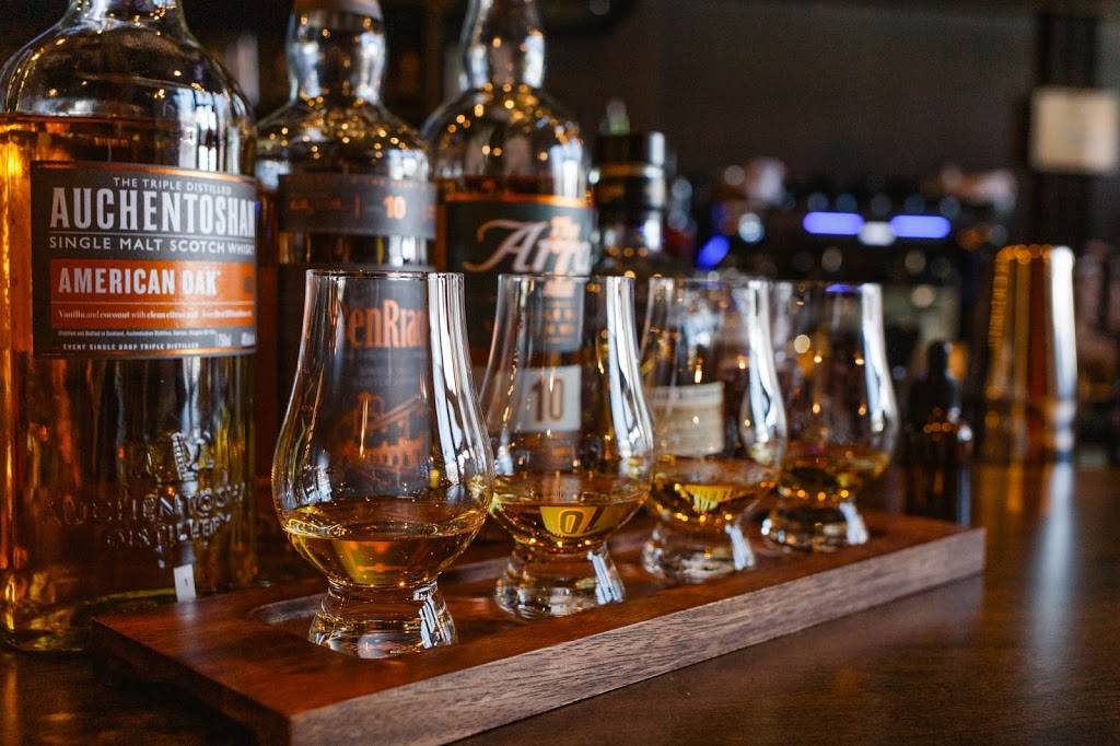 Docs Bourbon Room | restaurant | 129 W Main St, Louisville, KY 40202, USA | 5027422449 OR +1 502-742-2449