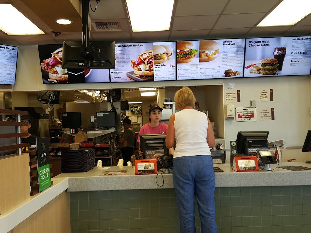 McDonalds | cafe | 2517 Del Paso Blvd, Sacramento, CA 95815, USA | 9169271459 OR +1 916-927-1459