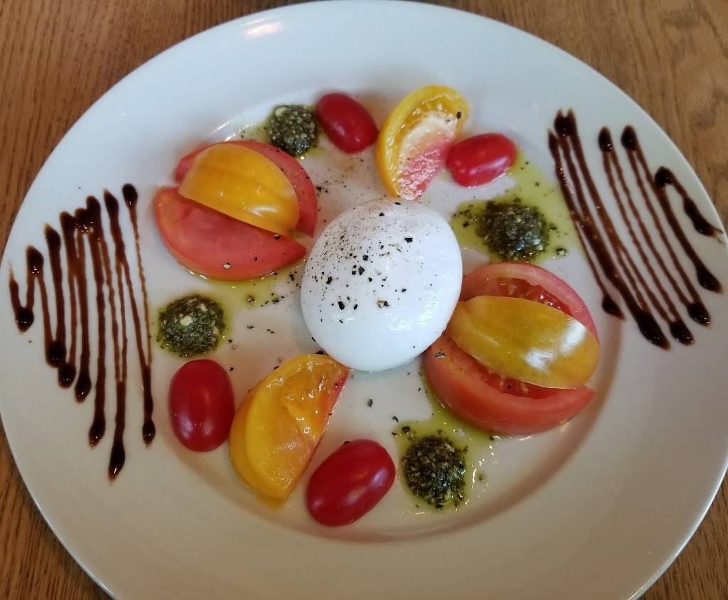 Colombos Cafe & Pastries | bakery | 544 Main St, Hyannis, MA 02601, USA | 5087905700 OR +1 508-790-5700