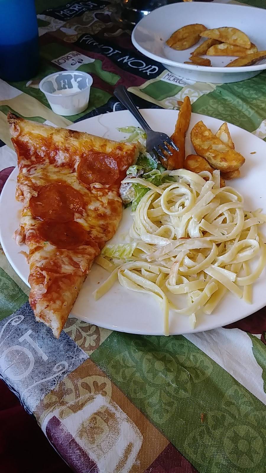 Ginas Pizzeria | restaurant | 3017 W Beverly Blvd, Montebello, CA 90640, USA | 3237224031 OR +1 323-722-4031