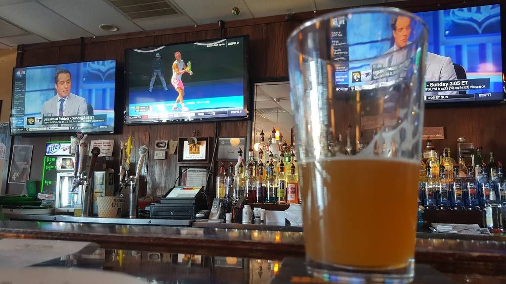 The Pour House | restaurant | 3410 W Willow Knolls Dr, Peoria, IL 61614, USA | 3096913885 OR +1 309-691-3885