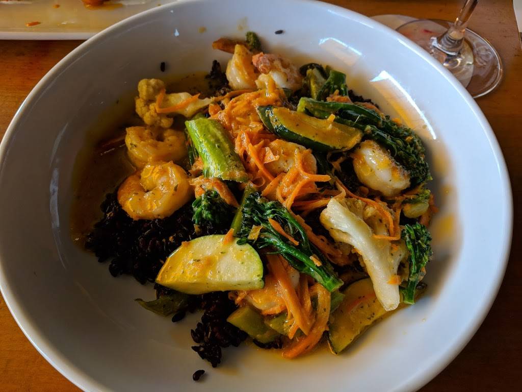 California Pizza Kitchen | restaurant | 5614 Bay St Suite 244, Emeryville, CA 94608, USA | 5106540750 OR +1 510-654-0750