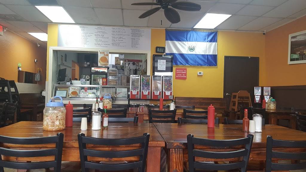 Pupusas Doña Lola | restaurant | 1002 Webb Chapel Rd, Carrollton, TX 75006, USA | 9724180129 OR +1 972-418-0129