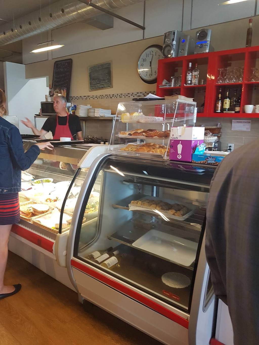 Bistro 52 | restaurant | 4625 Boulevard de la Côte-Vertu #104, Saint-Laurent, QC H4S 1C8, Canada | 5143330252 OR +1 514-333-0252