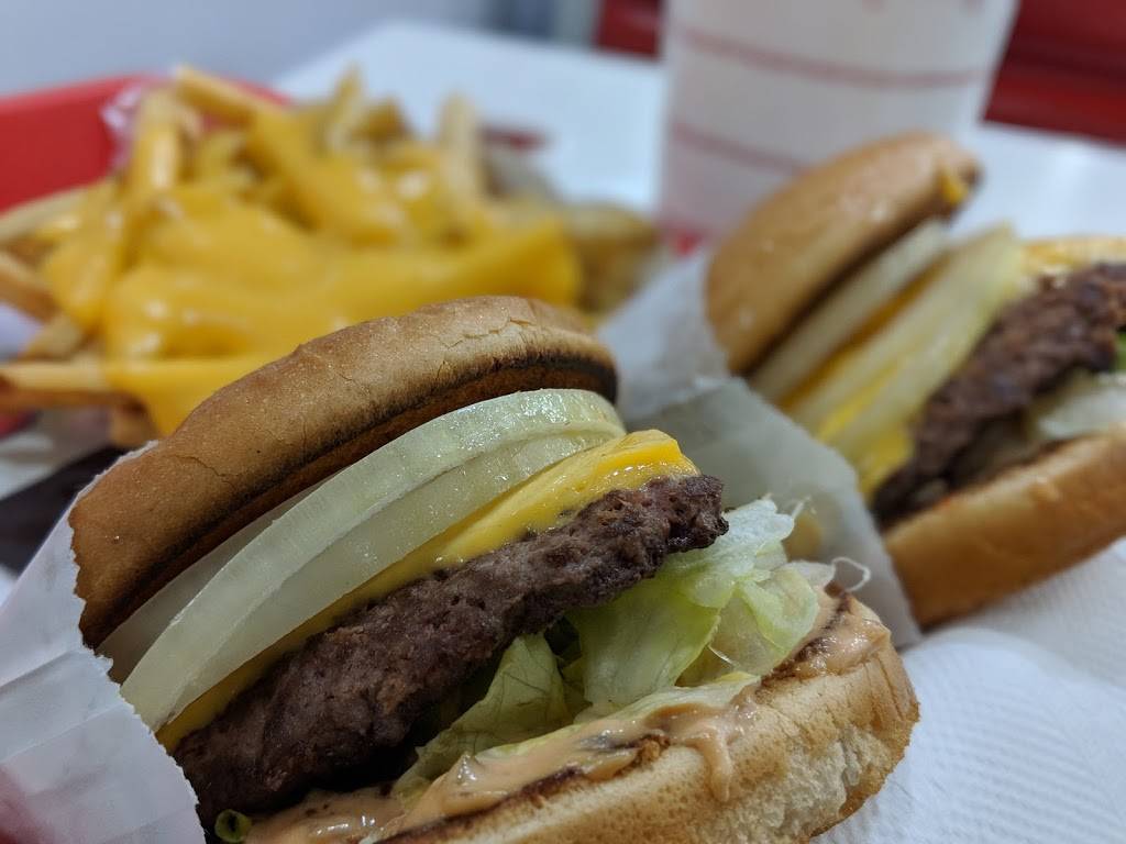 In-N-Out Burger | restaurant | 4115 Campus Dr, Irvine, CA 92612, USA | 8007861000 OR +1 800-786-1000