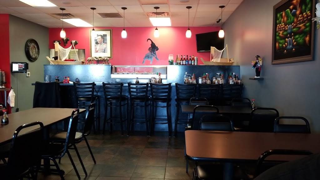 Muang Thai Restaurant | restaurant | 2637 N Clairemont Ave, Eau Claire, WI 54703, USA | 7155142843 OR +1 715-514-2843