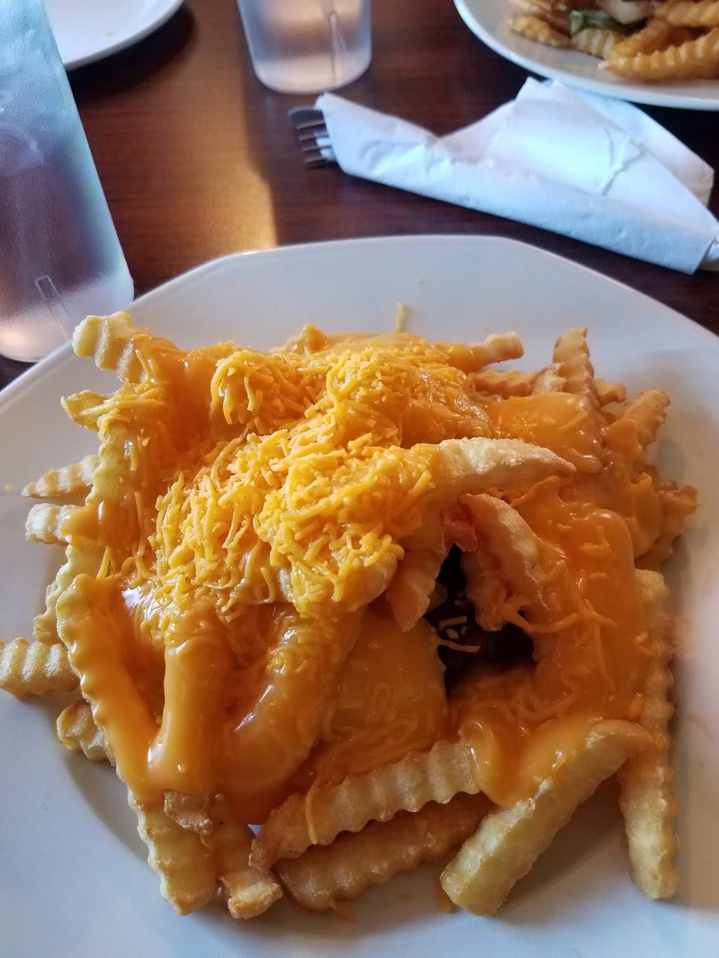 Chicos Bar & Grill | night club | 575 S 6th St, Wood River, IL 62095, USA | 6182541310 OR +1 618-254-1310