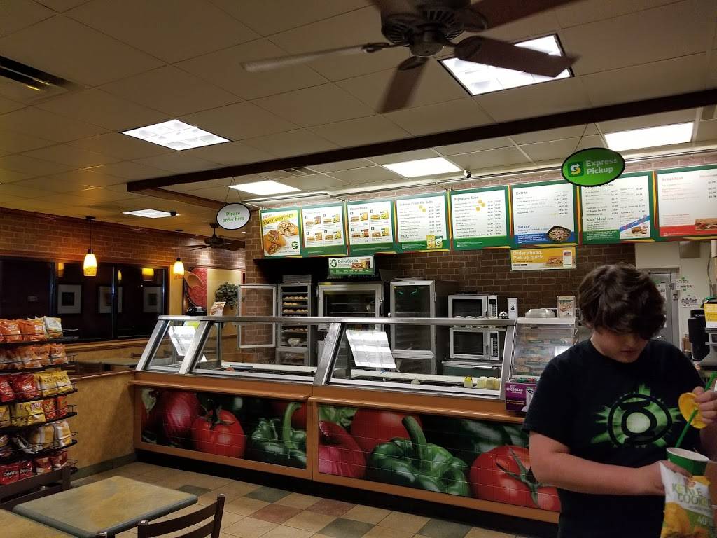 Subway | restaurant | 1108 N Main St, Shelbyville, TN 37160, USA | 9316801299 OR +1 931-680-1299