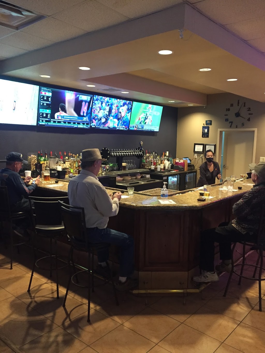 Fat Willys Kolb Rd & I-10 | restaurant | 8701 S Kolb Rd, Tucson, AZ 85756, USA | 5205745800 OR +1 520-574-5800