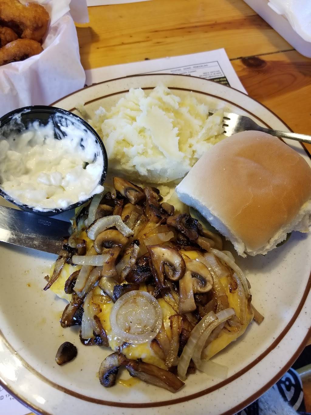 Val-Du-Lakes Bar & Grill | restaurant | 1511 N Wilson Rd, Mears, MI 49436, USA | 2318734901 OR +1 231-873-4901