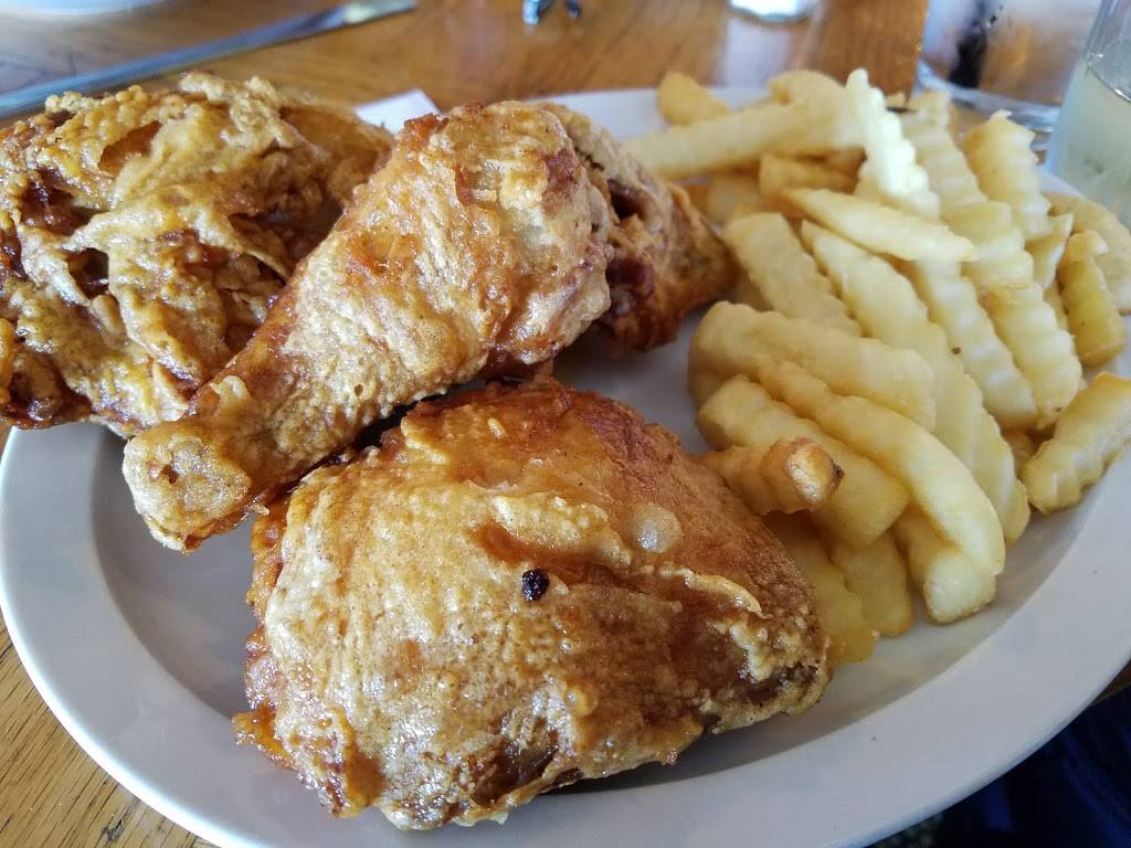 The Landing | restaurant | 2234 E Layton Ave, St Francis, WI 53235, USA | 4144830702 OR +1 414-483-0702