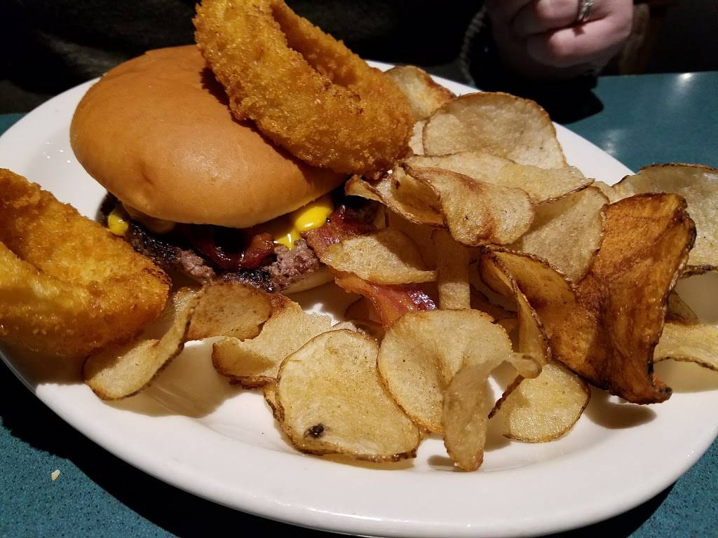 Cindys on 34 | restaurant | 1300 Raymond Dr, Mendota, IL 61342, USA | 8155399000 OR +1 815-539-9000