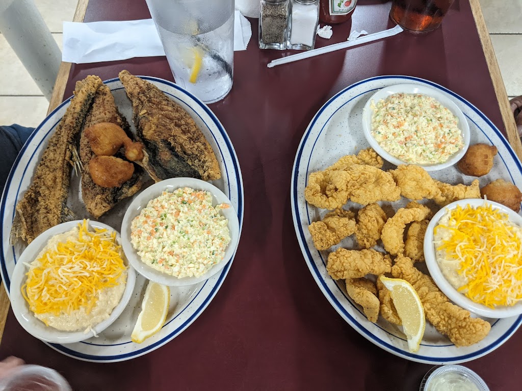 Capt Kellys Grill | restaurant | 46624 Hwy 65 Sumatra, 46624 FL-65, Bristol, FL 32321, USA | 8506708444 OR +1 850-670-8444