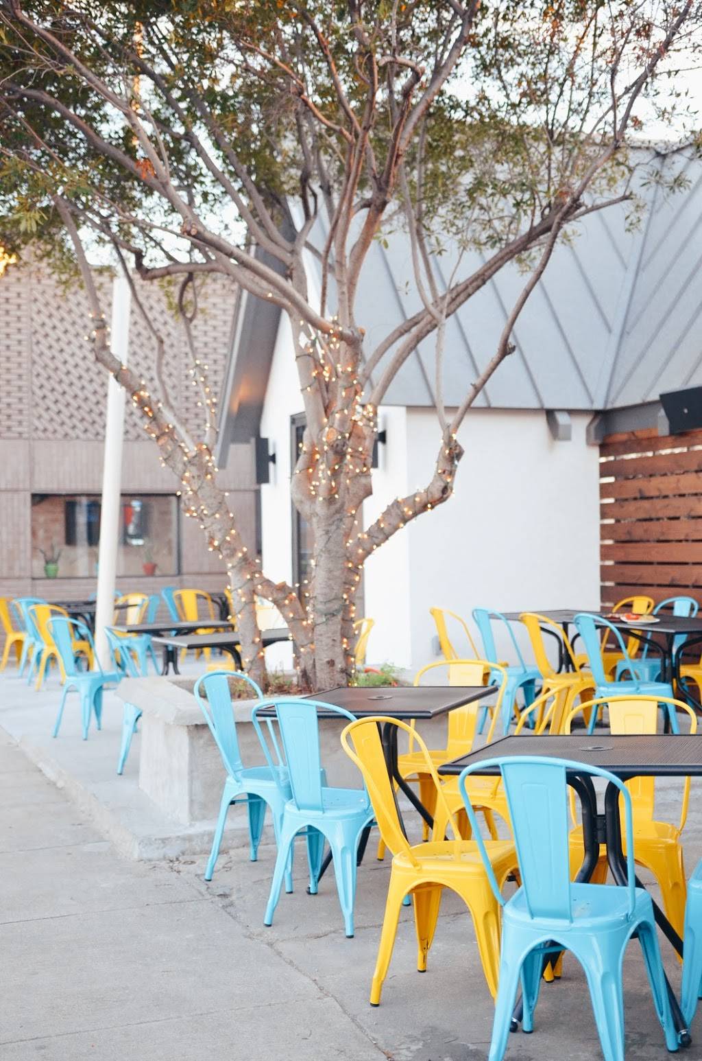 Uno Mas | restaurant | 2929 N Henderson Ave, Dallas, TX 75206, USA | 2144715117 OR +1 214-471-5117