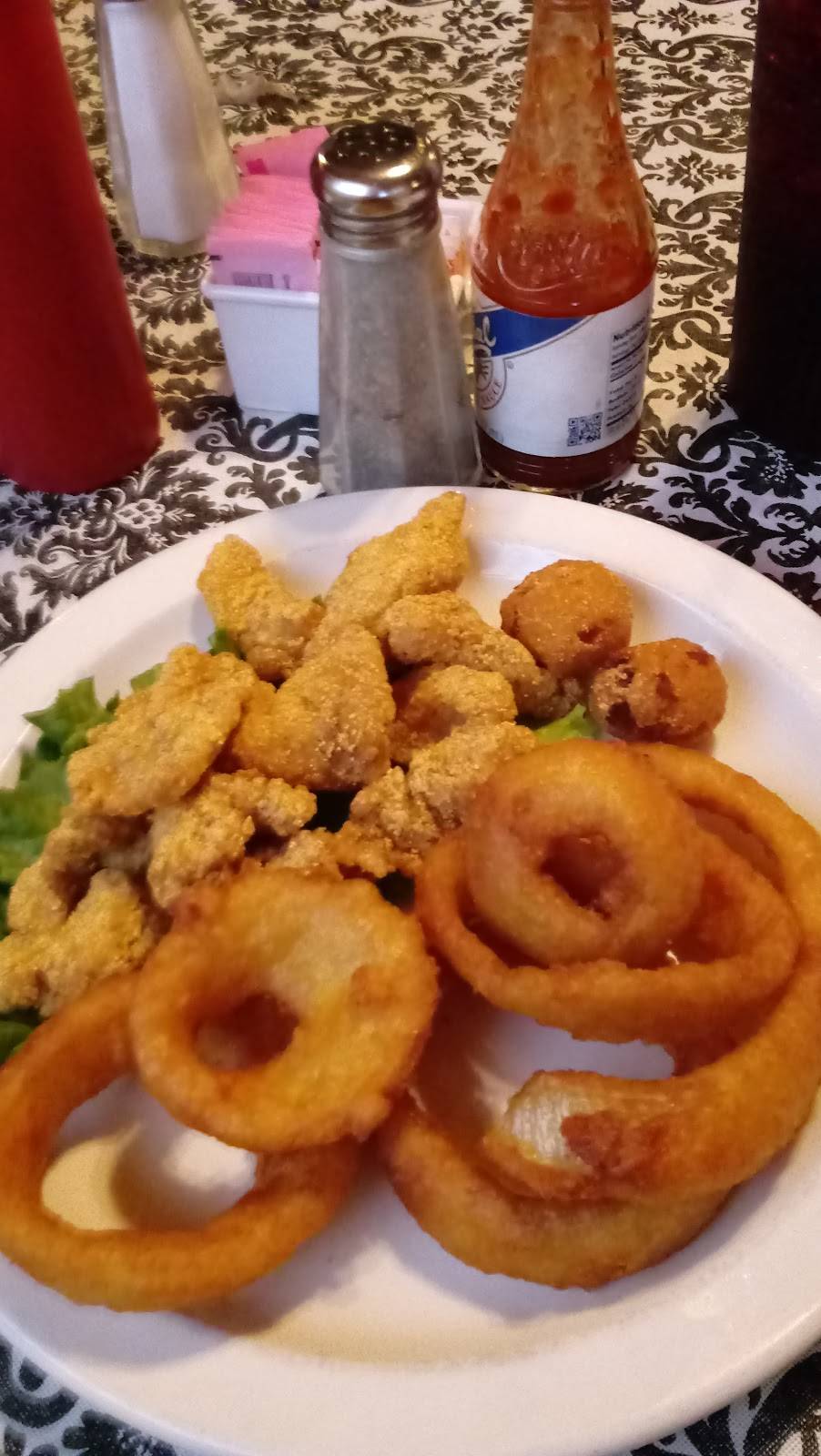 Ferraris Restaurant | restaurant | 1425 N Main St, Taylor, TX 76574, USA | 5123657736 OR +1 512-365-7736