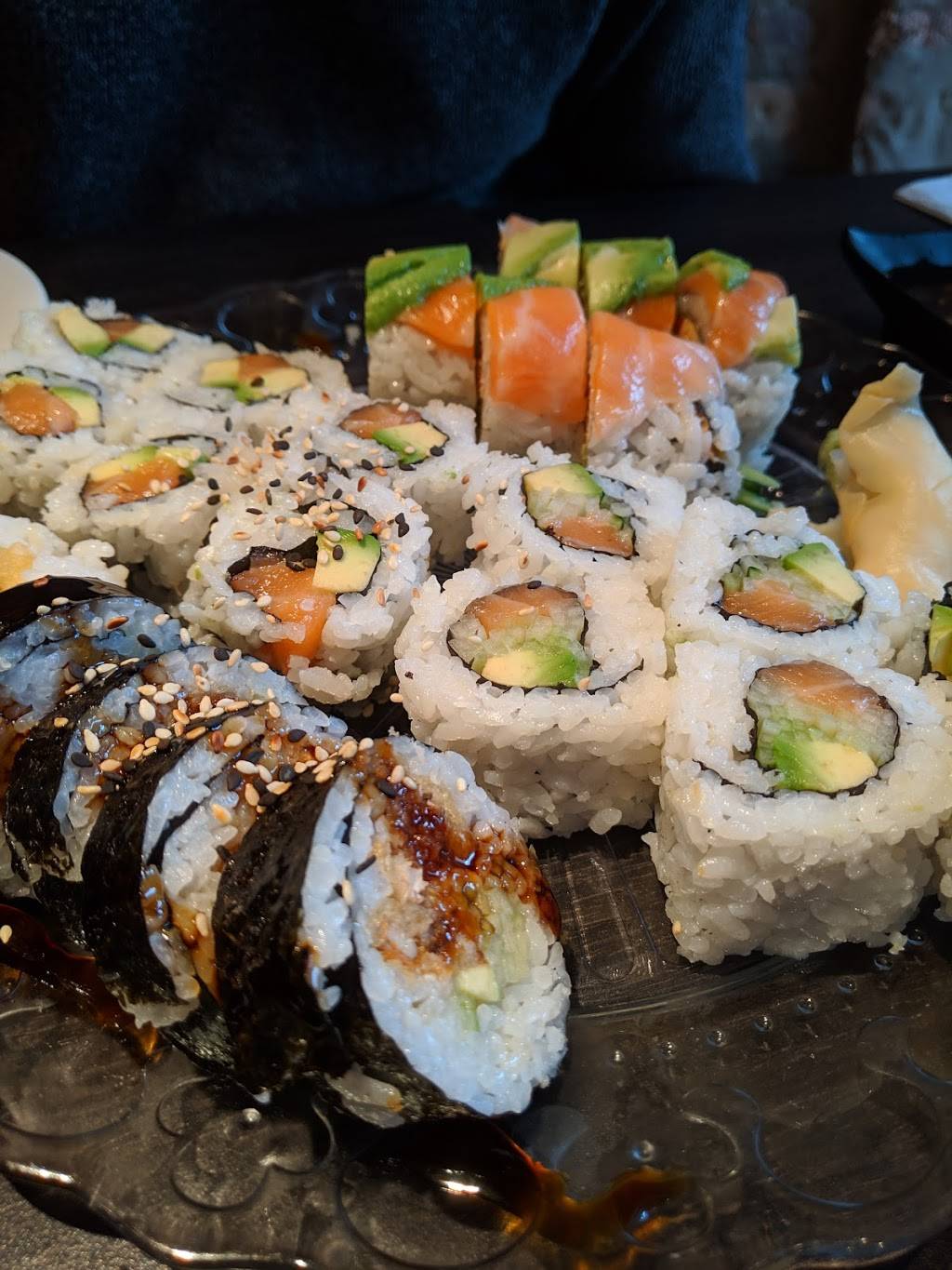 Kimura Sushi | restaurant | 1422 W Taylor St, Chicago, IL 60607, USA | 3128466965 OR +1 312-846-6965