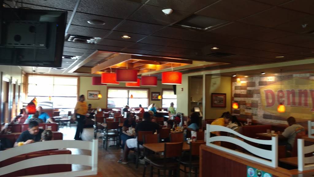 Dennys | restaurant | 4610 Broadway St, Mt Vernon, IL 62864, USA | 6182441325 OR +1 618-244-1325
