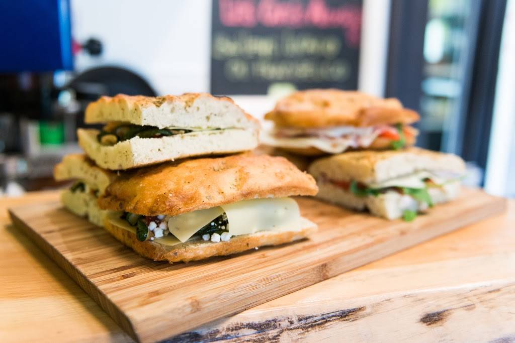 Gousto Bistro | restaurant | 360 Rue Saint-Jean, Longueuil, QC J4H 2X6, Canada | 4503326767 OR +1 450-332-6767