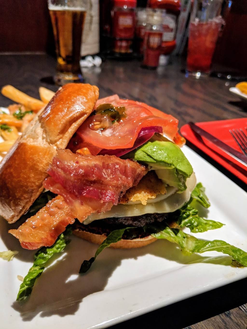 Red Robin Gourmet Burgers and Brews | restaurant | 2671 Fairfield Commons, Beavercreek, OH 45431, USA | 9373209800 OR +1 937-320-9800