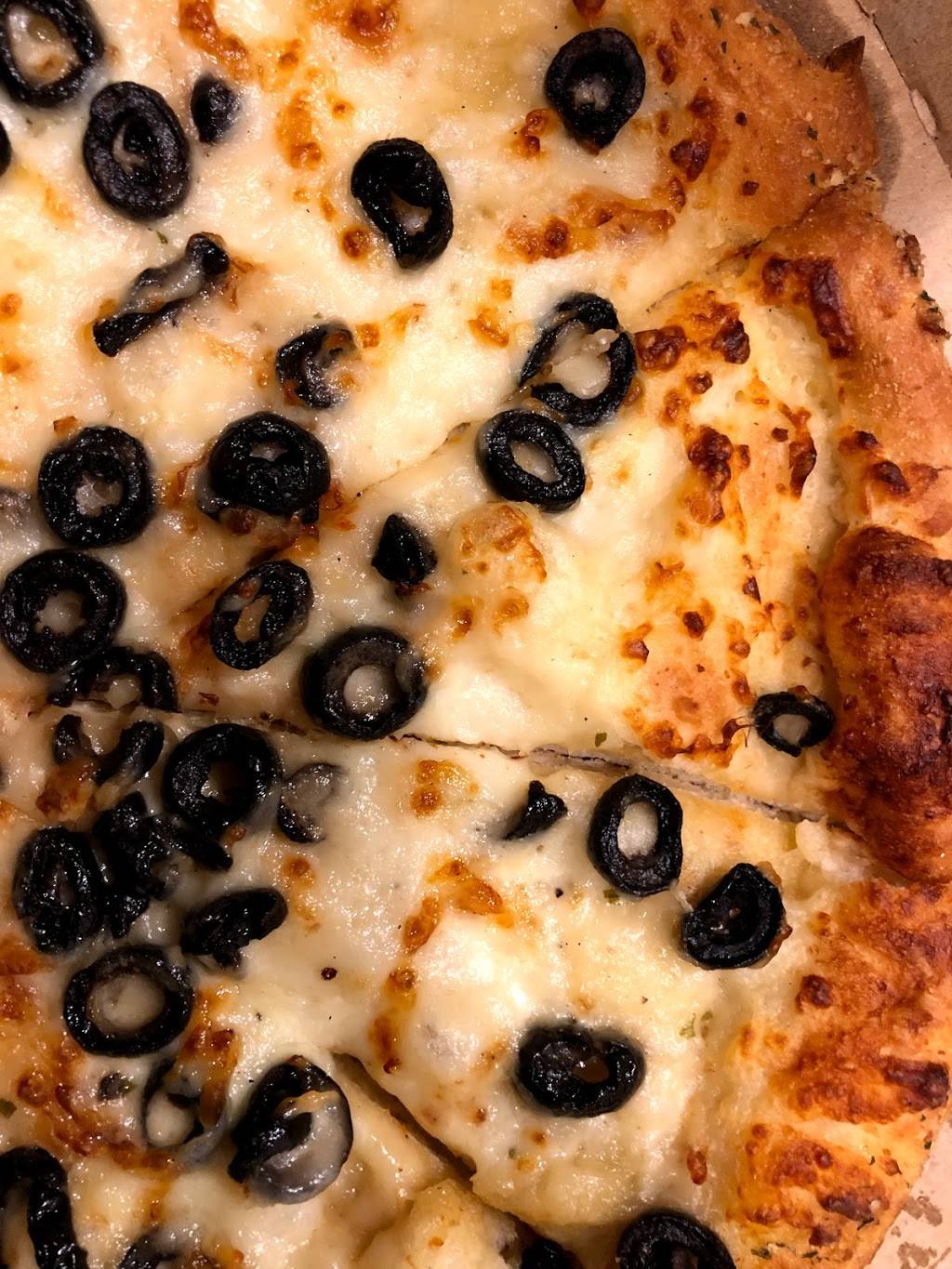 Dominos Pizza | meal delivery | 143 W Division St, Chicago, IL 60610, USA | 3126647440 OR +1 312-664-7440