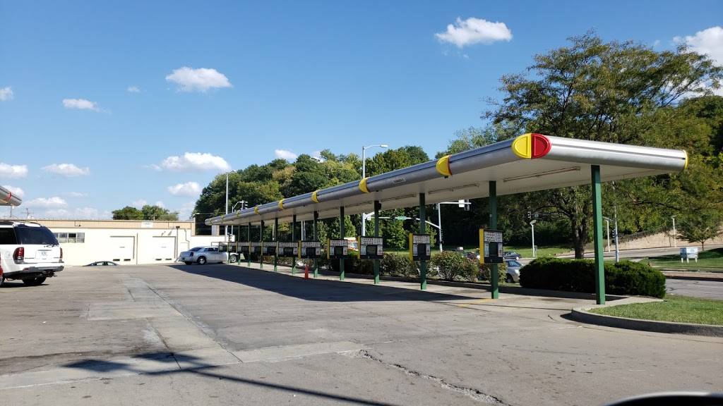 Sonic Drive-In | restaurant | 4520 Blue Pkwy, Kansas City, MO 64130, USA | 8168610854 OR +1 816-861-0854