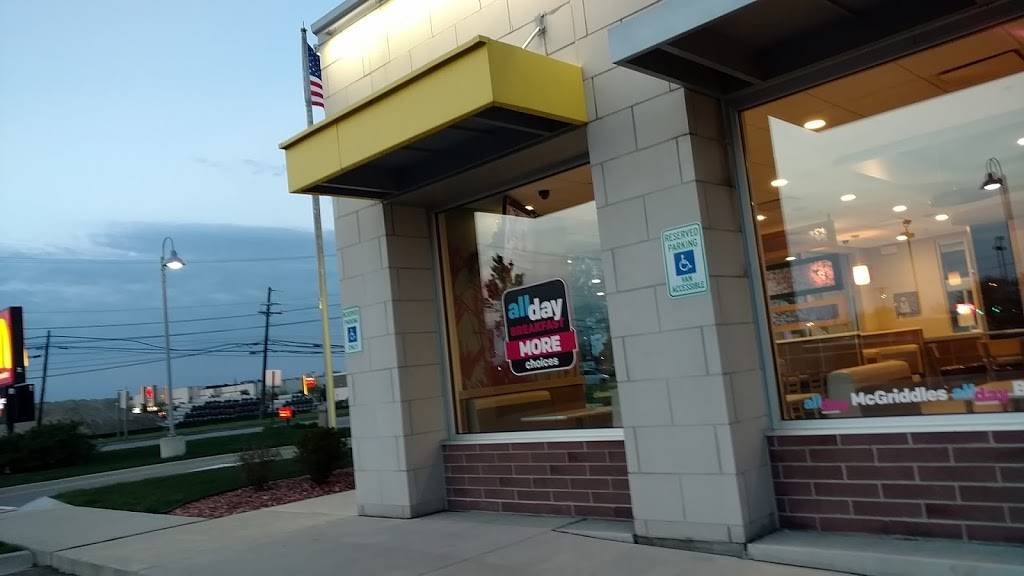 McDonalds | cafe | 8280 15 Mile Rd, Sterling Heights, MI 48312, USA | 5869399460 OR +1 586-939-9460