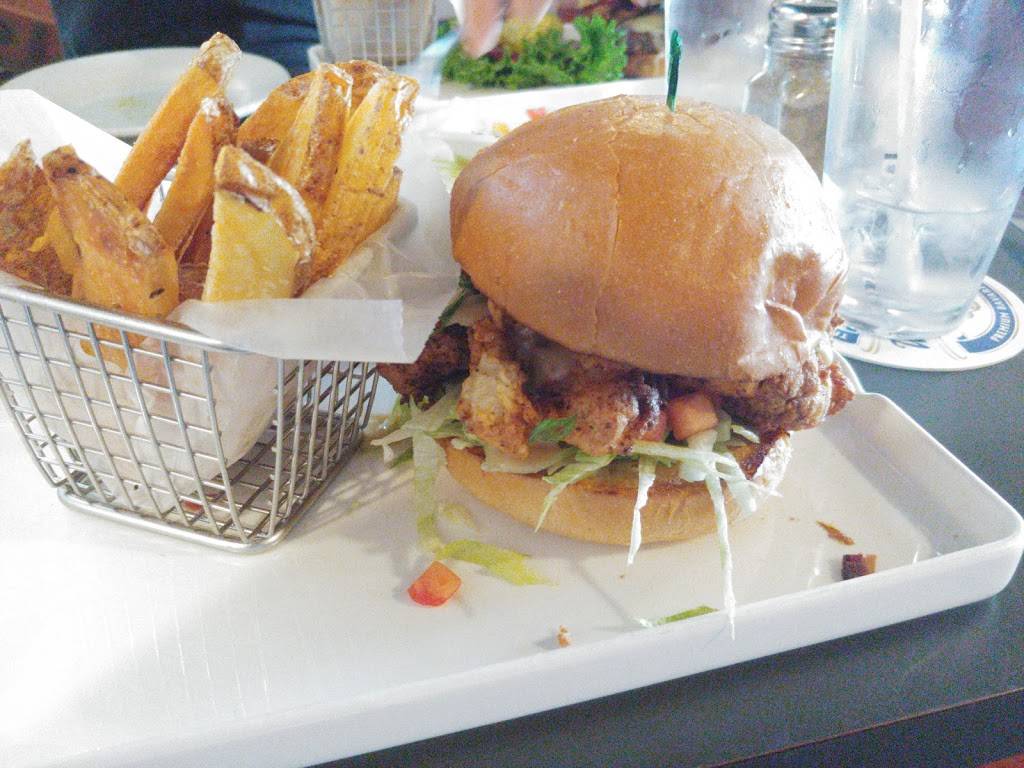 Town Tavern | restaurant | 201 Massachusetts Ave, Arlington, MA 02474, USA | 7818595413 OR +1 781-859-5413