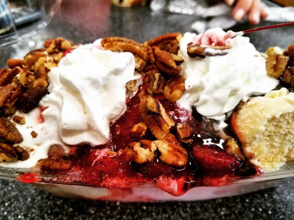 Braums Ice Cream & Burger Restaurant | restaurant | 2420 S Broadway, Edmond, OK 73013, USA | 4053413808 OR +1 405-341-3808