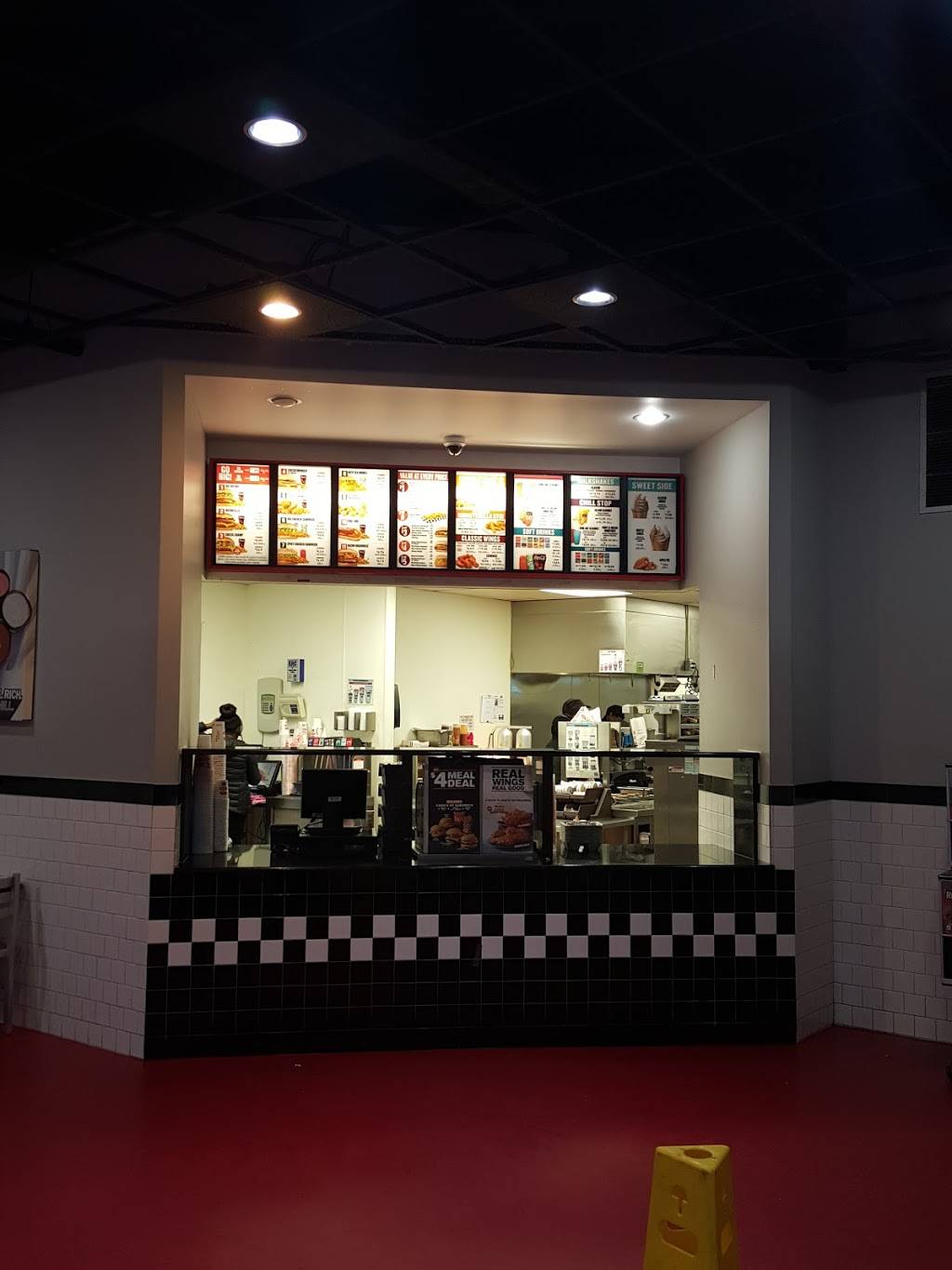 Checkers | restaurant | 15101 Woodward Ave, Highland Park, MI 48203, USA | 3132521930 OR +1 313-252-1930